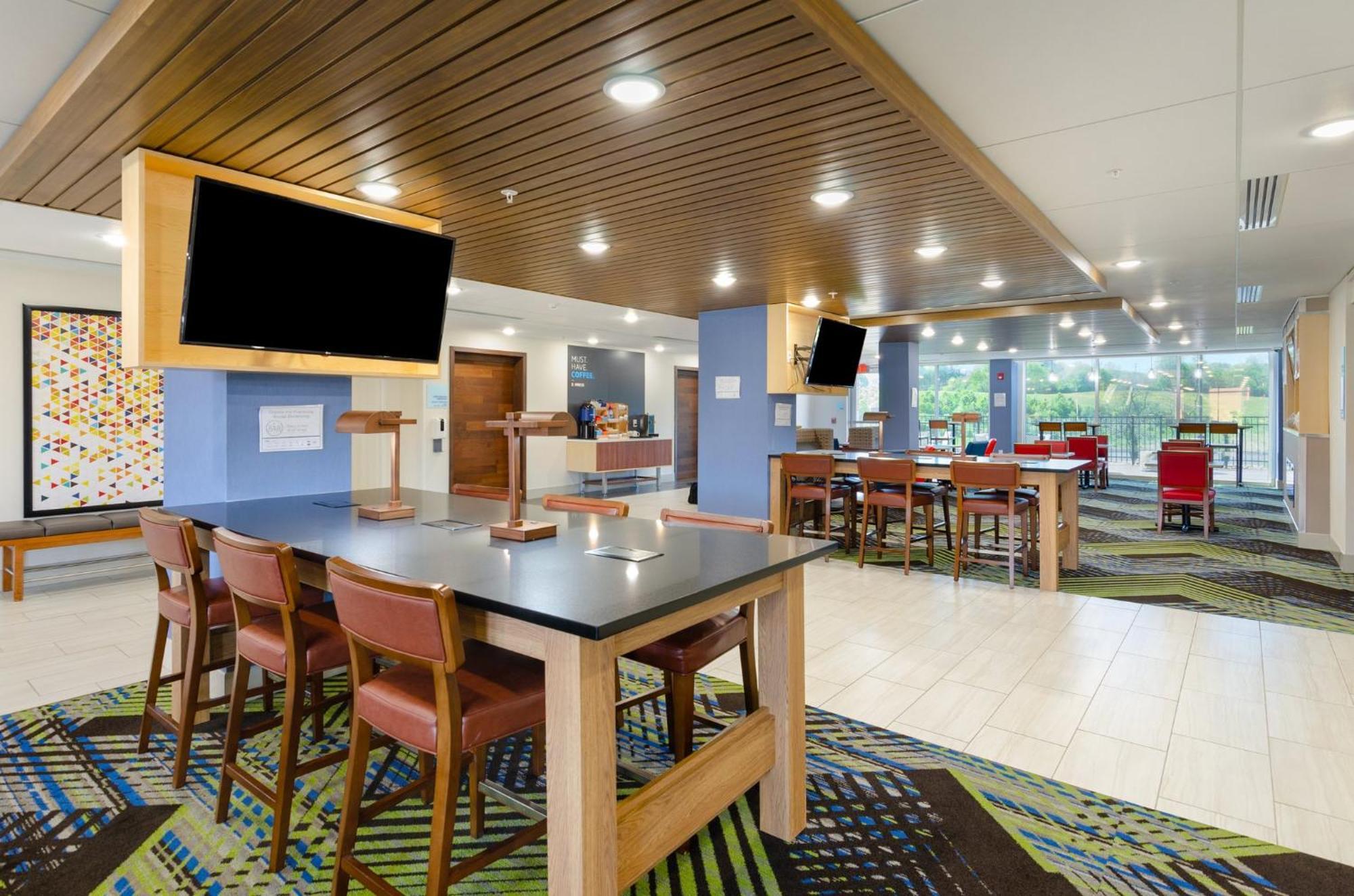 Holiday Express & - By Ihg Hotel 3*