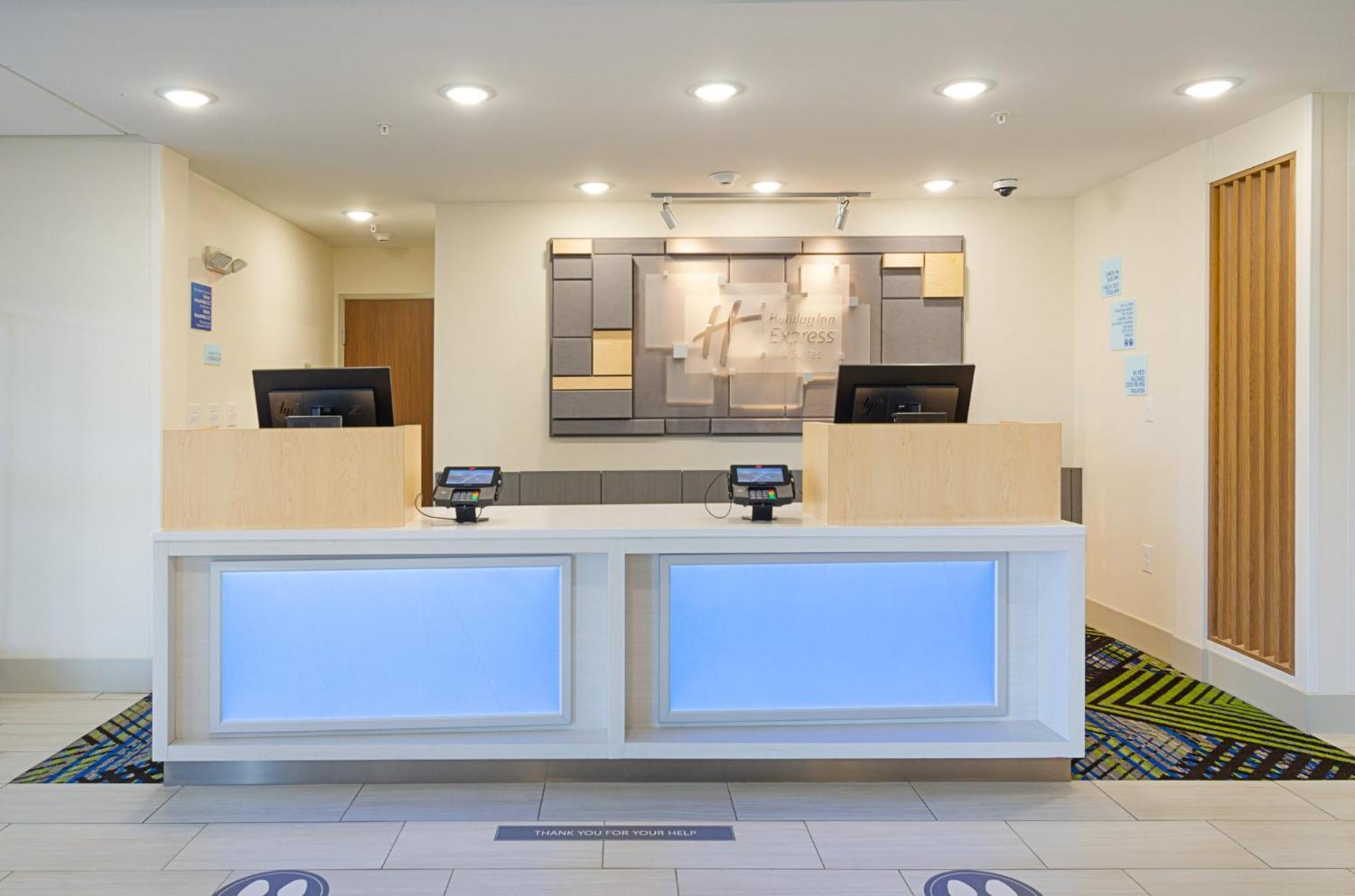 Hotel Holiday Express & - By Ihg